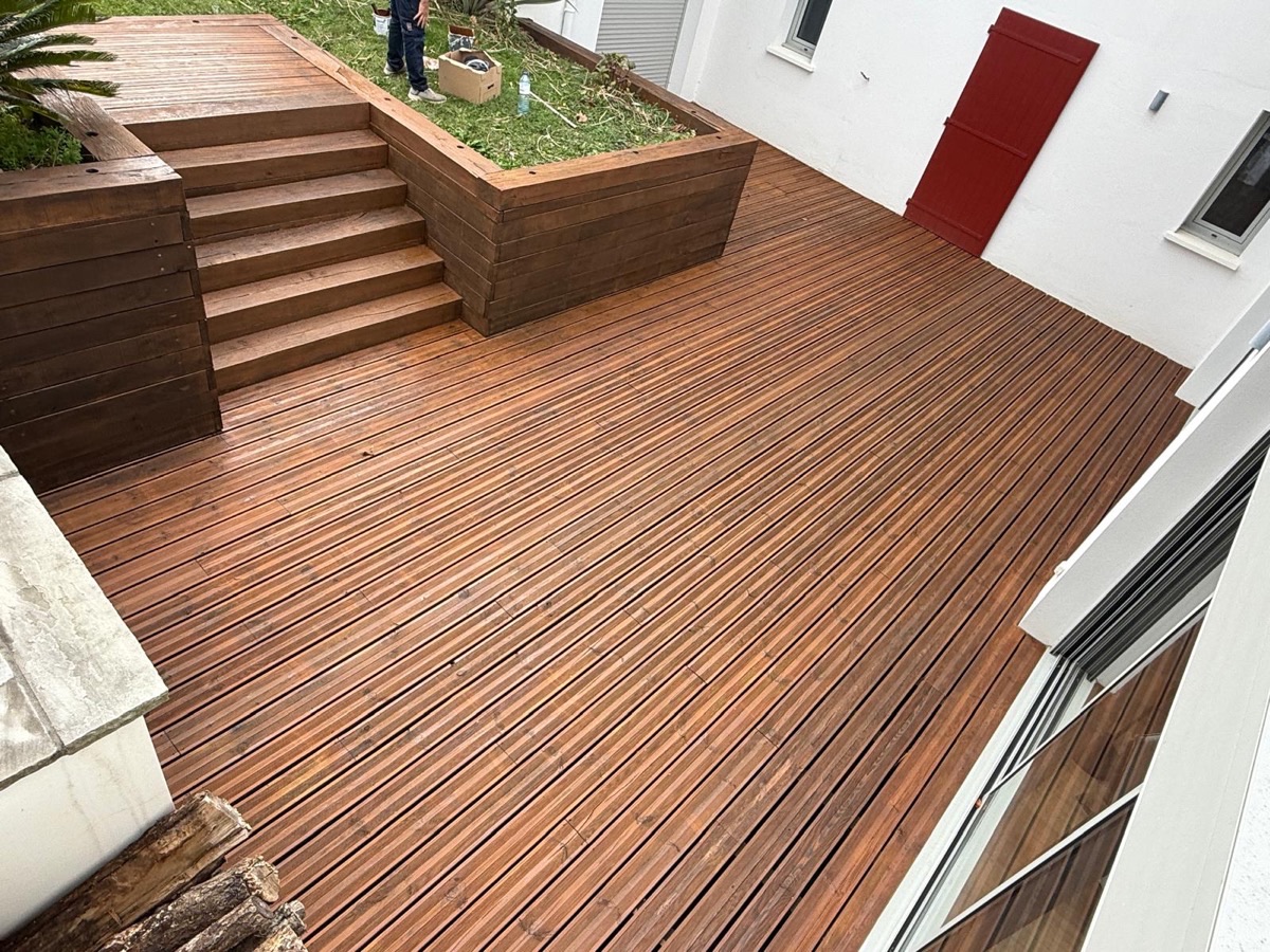 Terrasse et marches bois nettoyées